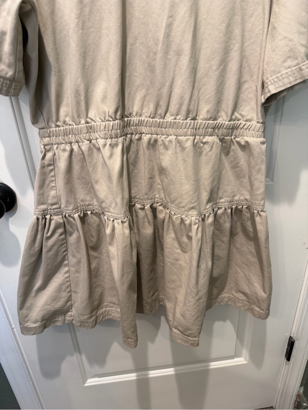 ASOS Neutral Tiered Short-Sleeve Dress in Light Beige. 0073 - Picture 2 of 4